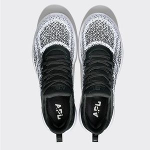 NWT APL techloom tracer in black/white/ombre